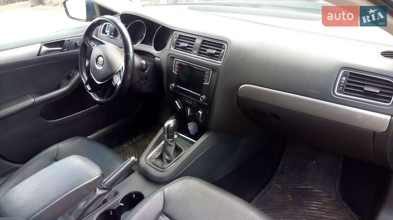 Седан Volkswagen Jetta 2015 в Буську