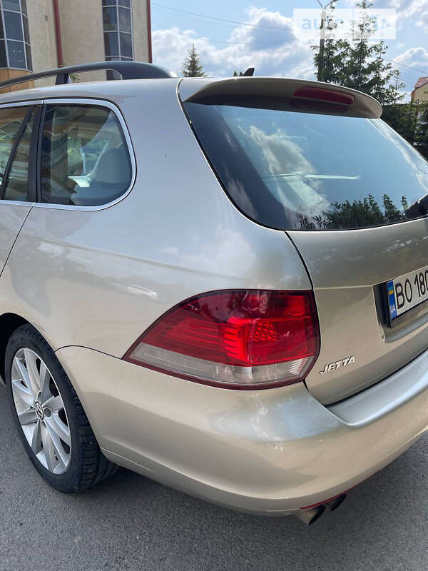 Универсал Volkswagen Jetta 2012 в Тернополе