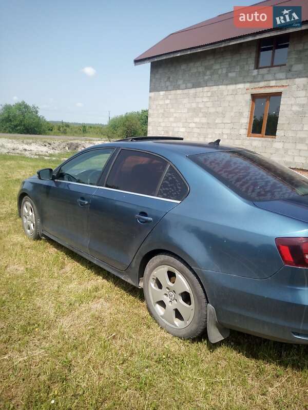 Седан Volkswagen Jetta 2015 в Буську