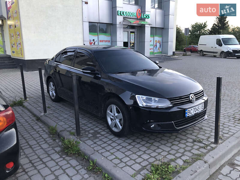 Седан Volkswagen Jetta 2012 в Львове