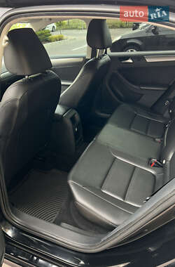 Седан Volkswagen Jetta 2012 в 