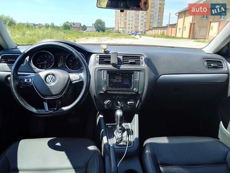 Седан Volkswagen Jetta 2016 в Львові