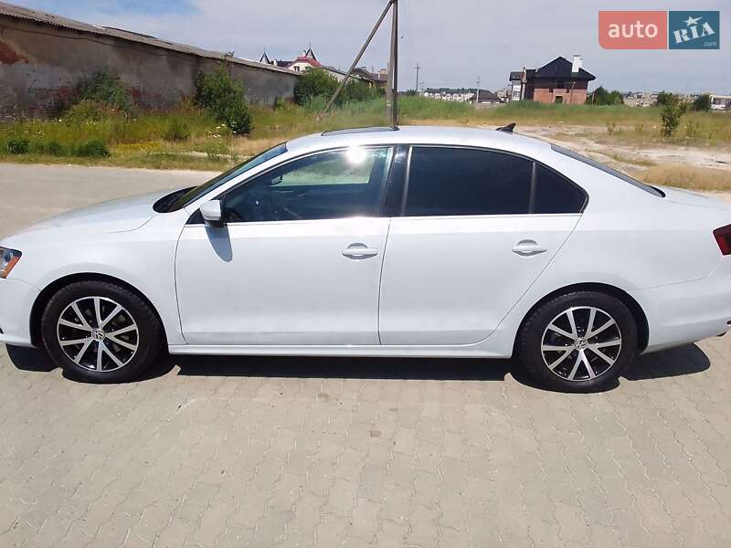 Седан Volkswagen Jetta 2016 в Львові