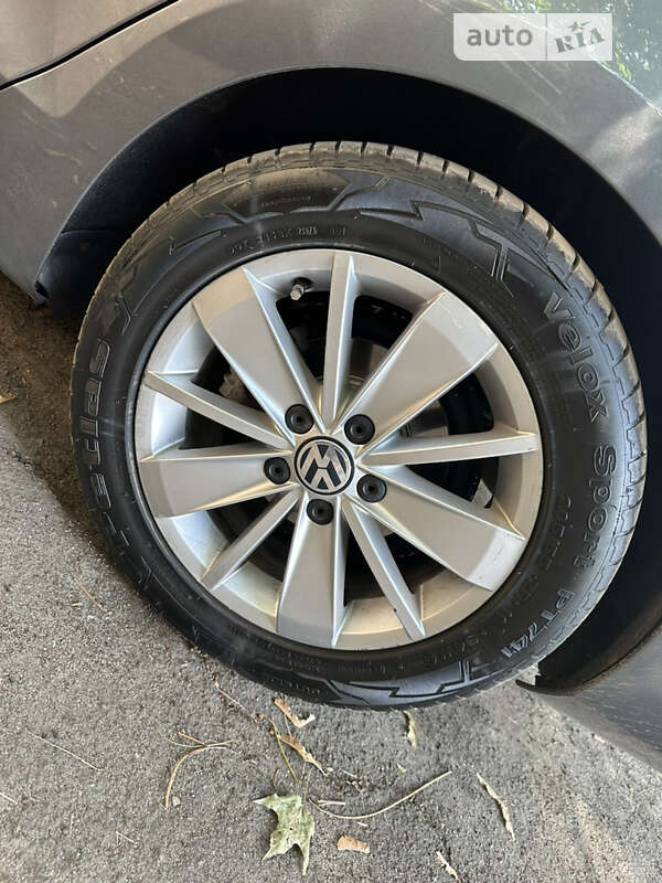 Седан Volkswagen Jetta 2016 в Николаеве