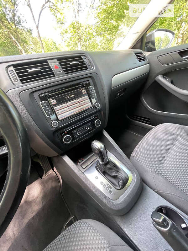 Седан Volkswagen Jetta 2012 в Луцьку