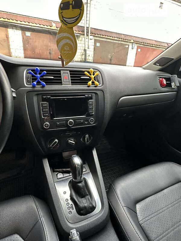 Седан Volkswagen Jetta 2013 в Львове