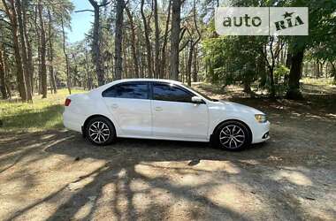 Седан Volkswagen Jetta 2013 в 
