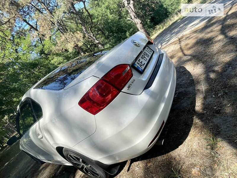 Седан Volkswagen Jetta 2013 в Днепре