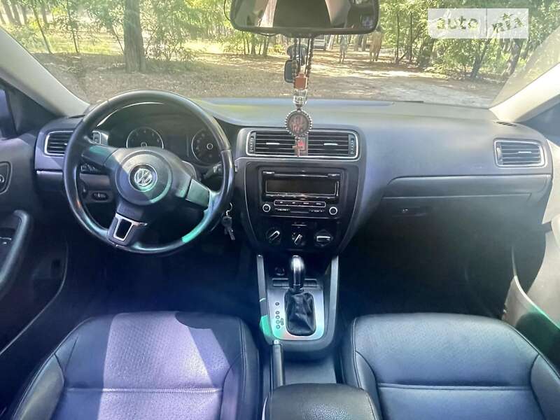 Седан Volkswagen Jetta 2013 в Днепре
