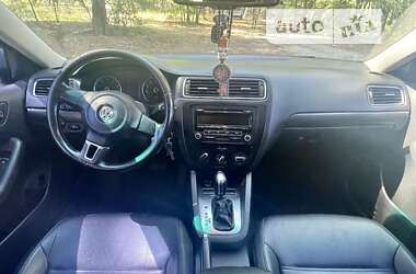 Седан Volkswagen Jetta 2013 в 