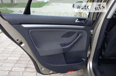 Седан Volkswagen Jetta 2005 в Добропіллі