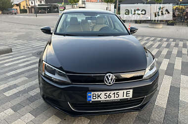 Седан Volkswagen Jetta 2013 в Ужгороді
