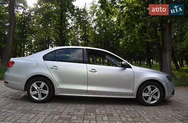 Седан Volkswagen Jetta 2011 в Глухові