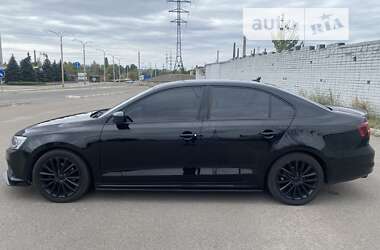 Седан Volkswagen Jetta 2015 в 