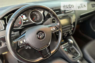 Седан Volkswagen Jetta 2014 в 