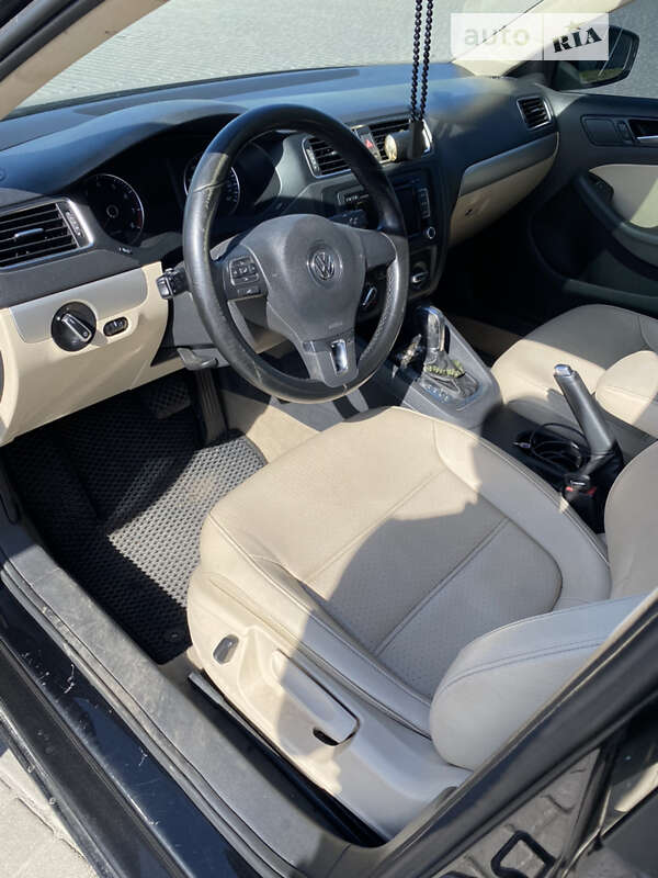 Седан Volkswagen Jetta 2014 в Днепре
