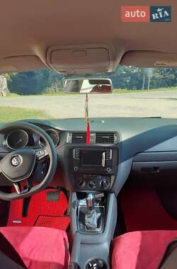Седан Volkswagen Jetta 2016 в 