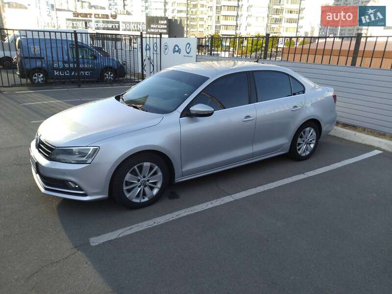 Седан Volkswagen Jetta 2016 в Киеве