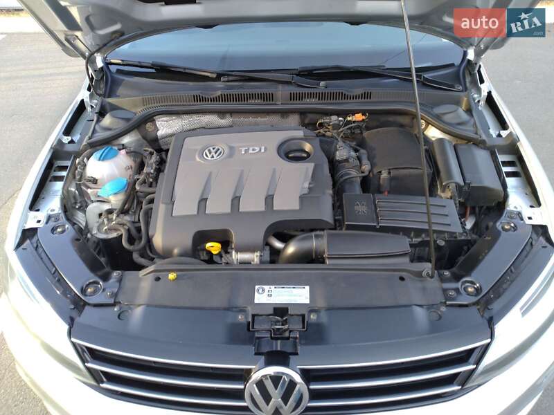 Седан Volkswagen Jetta 2016 в Киеве