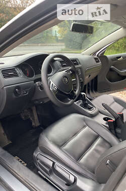 Седан Volkswagen Jetta 2015 в 