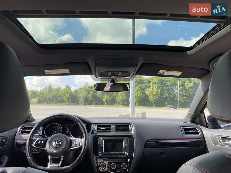 Седан Volkswagen Jetta 2016 в Львові