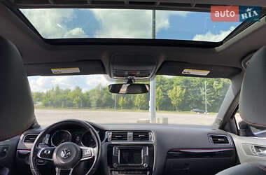 Седан Volkswagen Jetta 2016 в 