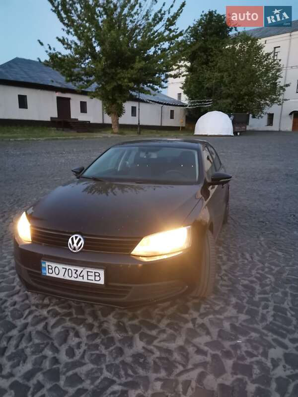 Седан Volkswagen Jetta 2011 в Львові