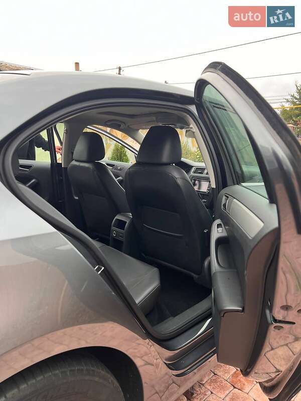 Седан Volkswagen Jetta 2014 в Одесі
