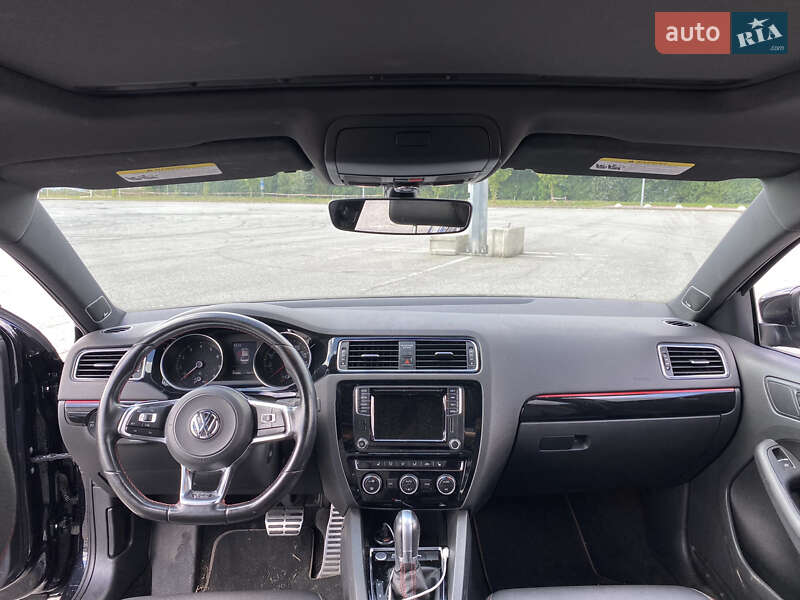 Седан Volkswagen Jetta 2016 в Львові