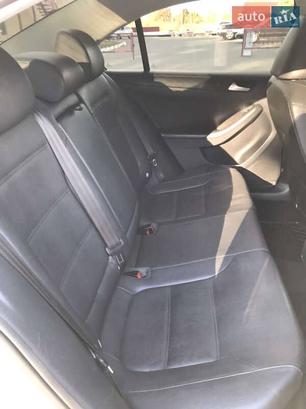 Седан Volkswagen Jetta 2012 в Ізмаїлі