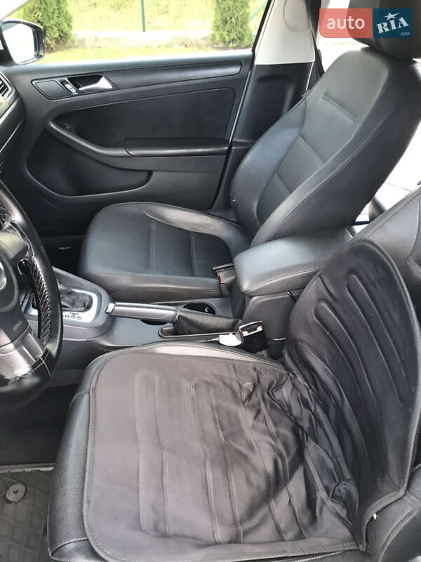 Седан Volkswagen Jetta 2012 в Ізмаїлі