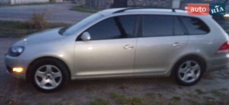 Універсал Volkswagen Jetta 2013 в Житомирі