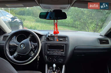 Седан Volkswagen Jetta 2014 в 