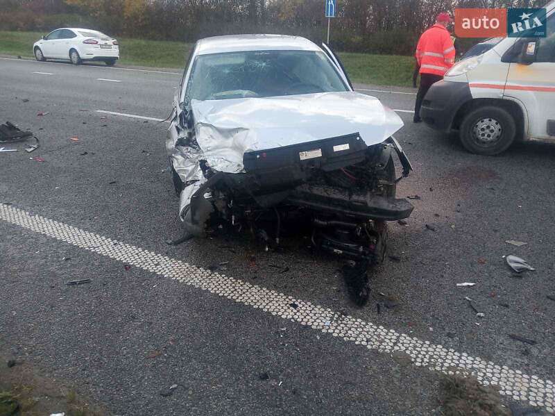 Седан Volkswagen Jetta 2013 в Львові