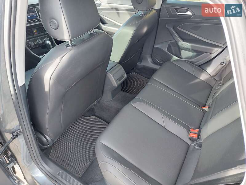 Седан Volkswagen Jetta 2019 в Луцьку