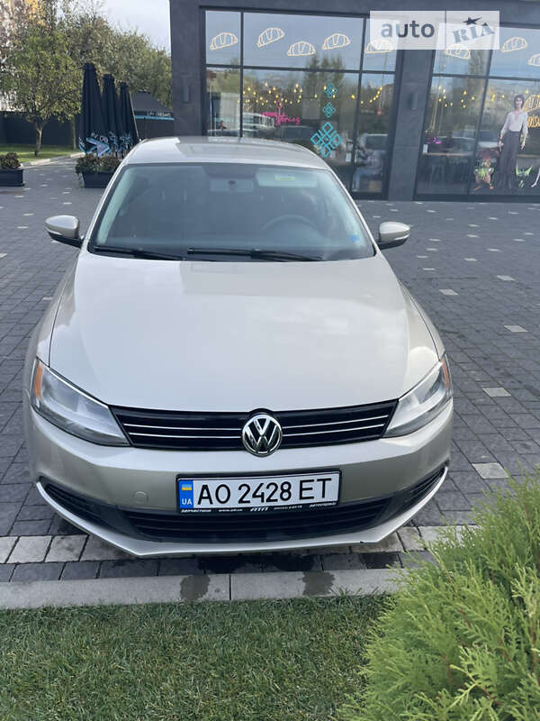 Седан Volkswagen Jetta 2014 в Ужгороді
