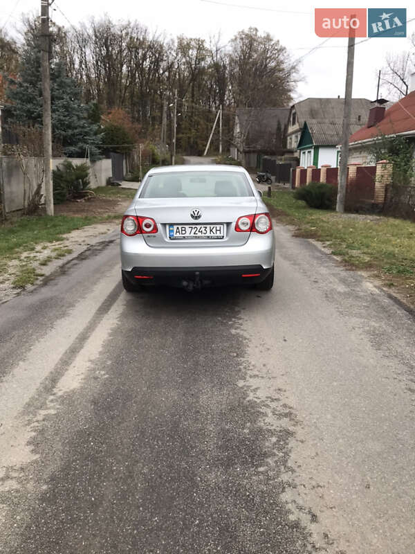 Седан Volkswagen Jetta 2005 в Вінниці