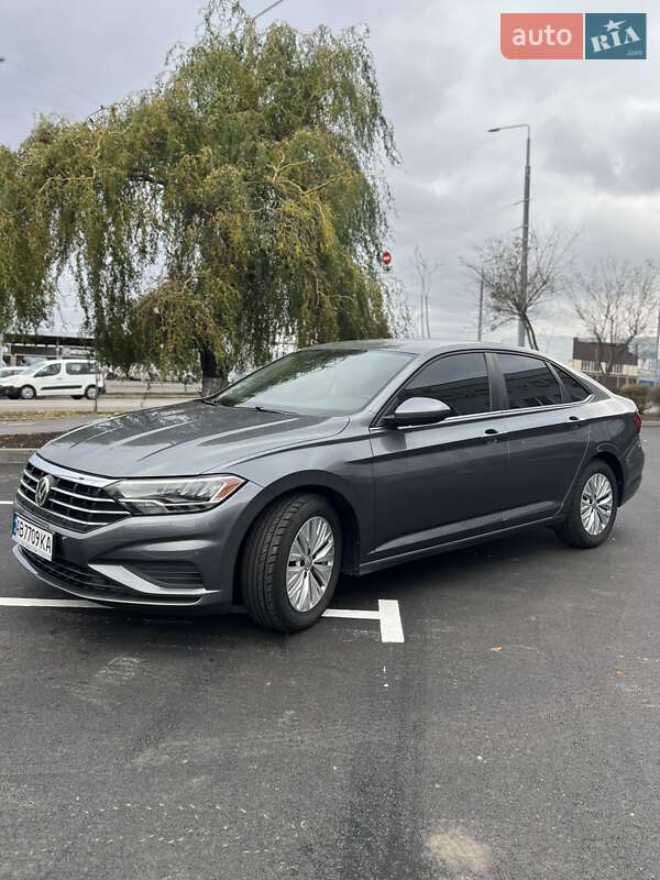 Седан Volkswagen Jetta 2018 в 