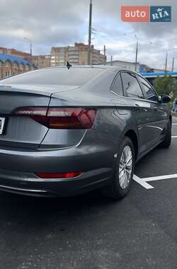 Седан Volkswagen Jetta 2018 в 