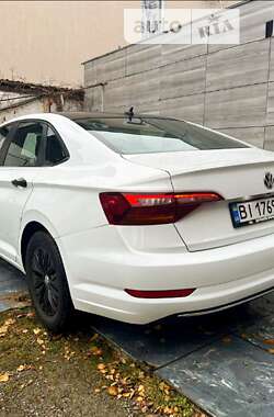 Седан Volkswagen Jetta 2018 в Днепре