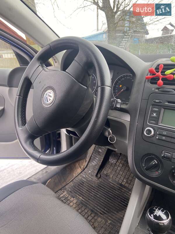 Седан Volkswagen Jetta 2006 в Старокостянтинові