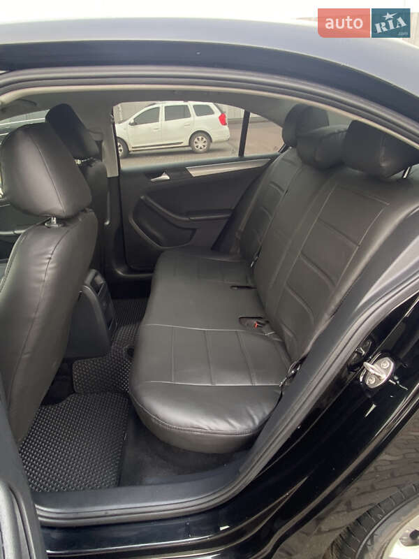 Седан Volkswagen Jetta 2017 в Хусті