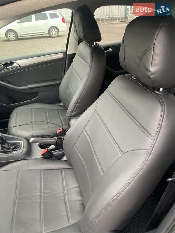 Седан Volkswagen Jetta 2017 в Хусті