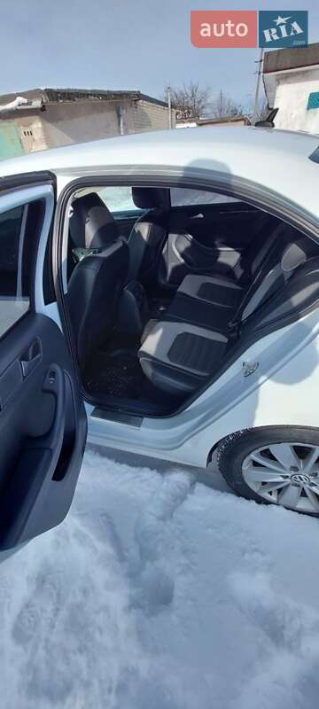 Седан Volkswagen Jetta 2016 в Покровську