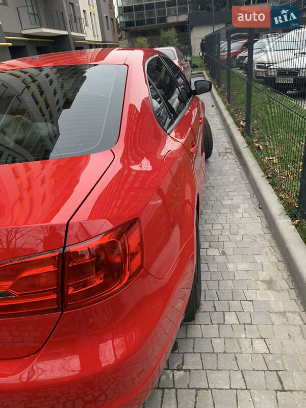 Седан Volkswagen Jetta 2012 в Івано-Франківську