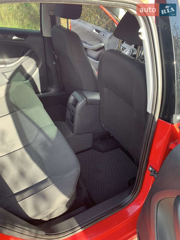 Седан Volkswagen Jetta 2012 в Івано-Франківську