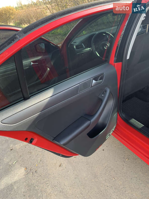 Седан Volkswagen Jetta 2012 в Івано-Франківську