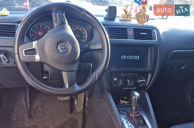 Седан Volkswagen Jetta 2012 в 