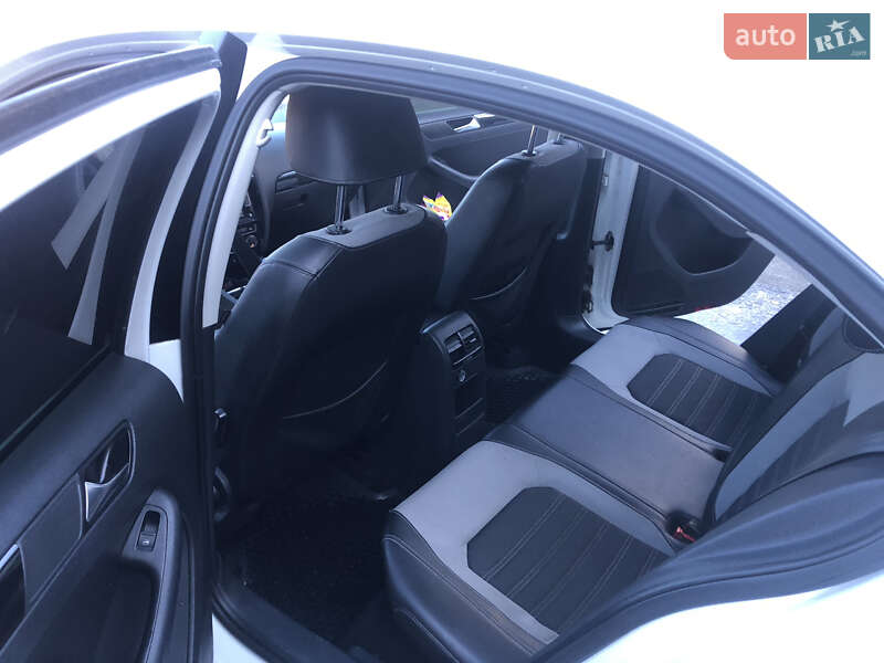 Седан Volkswagen Jetta 2015 в Мукачево