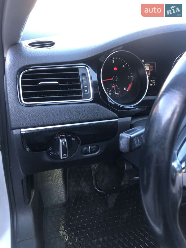 Седан Volkswagen Jetta 2015 в Мукачево